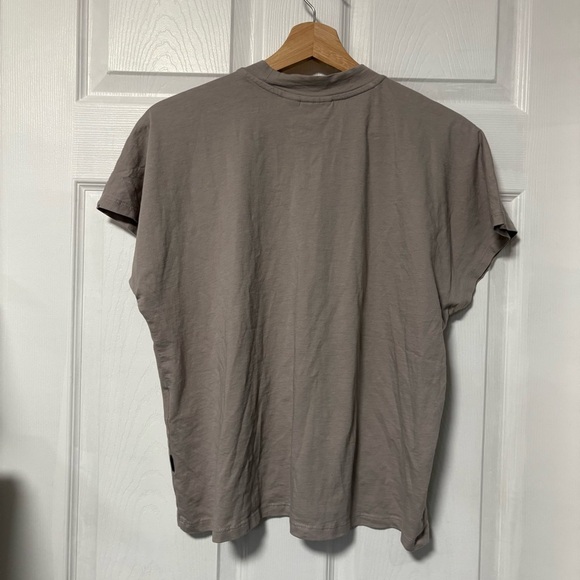 Queen Tee - Picture 3 of 5